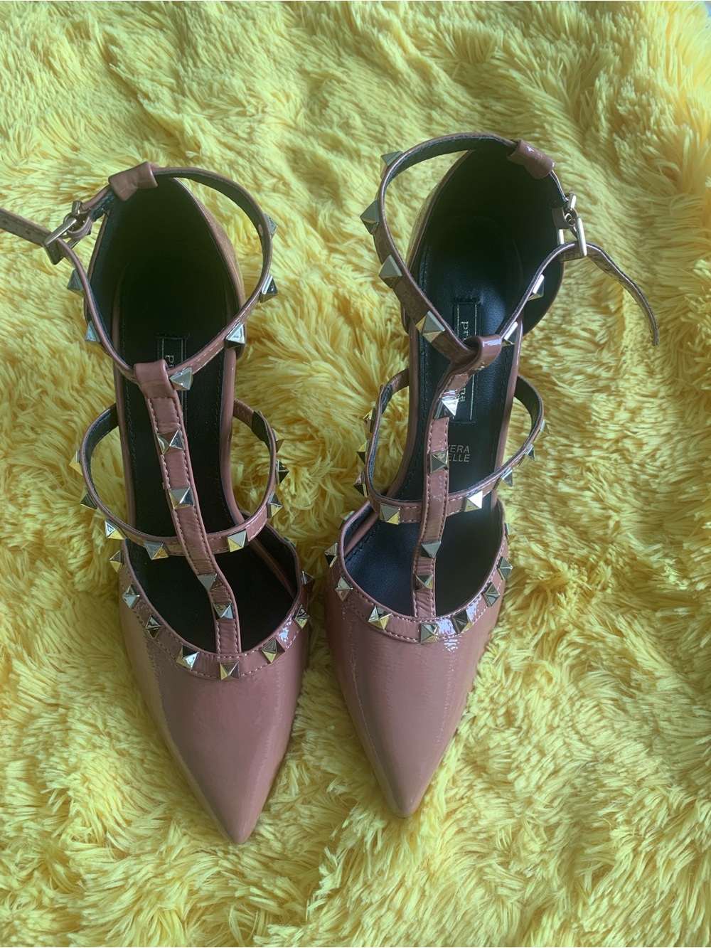 Prima Donna Studded T-Strap Pointed Pumps - Rose Color

Patent leather heels